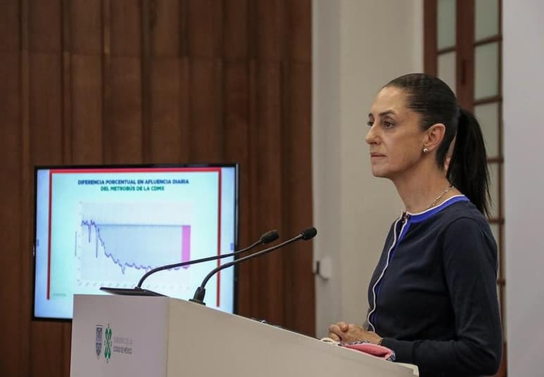 Ante la manifestación de algunos policías de la Secretaría de Seguridad Ciudadana (SSC) para exigir la liberación de los policías vinculados a proceso por el caso Melanie, joven agredida durante una manifestación de la semana pasada, la jefa de gobierno de la Ciudad de México, Claudia Sheinbaum, comentó que es un asunto legal y no una negociación, por lo que hay que esperar a que concluya el proceso. (ARCHIVO)