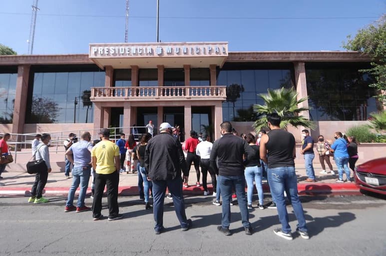 Dueños y empleados de gimnasios se manifiestan en Saltillo.