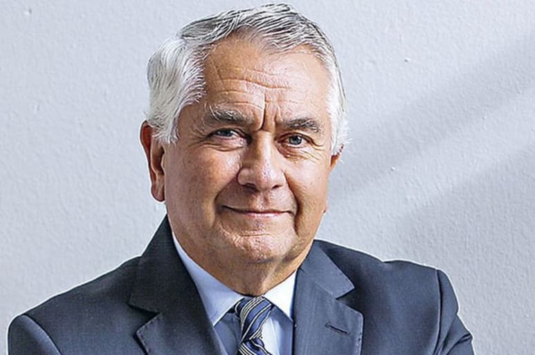 Enrique Paris (foto), expresidente del Colegio Médico, lo releva en medio de la pandemia. (ARCHIVO)