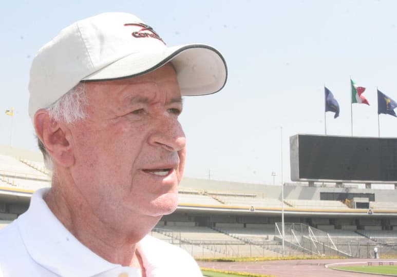 Tras confirmarse el fallecimiento del exfutbolista Aarón Padilla, a los 77 años de edad, a consecuencia del Covid-19, el gremio futbolístico lo recordó con emotivos mensajes, especialmente su amigo y exjugador Enrique Borja, quien se dijo afectado. (EL UNIVERSAL)