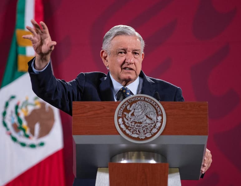 'Va a intervenir Cuitláhuac García que se ha destacado por su trabajo, por su actuación eficiente, honesta; es un buen gobernador de este gran estado de Veracruz'. (ARCHIVO)