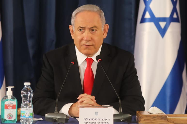 El incómodo arreglo ofrece un atisbo de los mismos lazos con amigos millonarios que metieron a Netanyahu en problemas legales. (ARCHIVO)