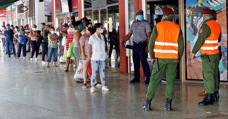 Cuba registró este lunes 14 nuevos casos de COVID-19, una cifra ligeramente superior al promedio de la semana pasada, que deja el número total de positivos en 2,262. (ARCHIVO) 