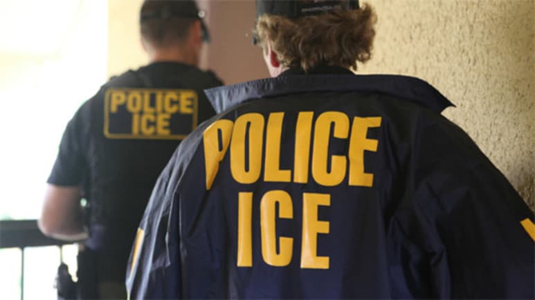 La Corte Suprema de EUA asestó este lunes un duro golpe al Gobierno del presidente Donald Trump en su batalla con los estados y ciudades considerados 'santuario' al dejar vigentes las normas en California que prohíben a la policía ayudar a las autoridades de Inmigración a detener indocumentados. (ARCHIVO) 