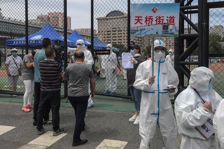 El director ejecutivo del Programa de Emergencias Sanitarias de la Organización Mundial de la Salud dijo el lunes que espera que China comparta las secuencias genéticas del resurgimiento del coronavirus que recientemente azotó Pekín. (EFE)