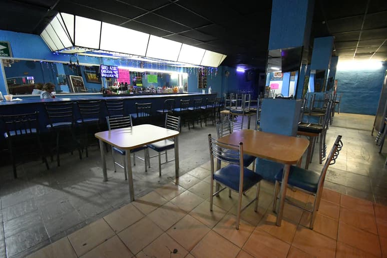 El Gato Azul, restaurante bar en el sector Alianza, busca su reconversión como restaurante. (FERNANDO COMPEÁN)