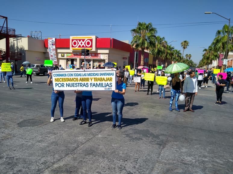'Queremos trabajar', 'Necesitamos una solución', fueron algunos de los reclamos que hicieron comerciantes en Gómez Palacio.