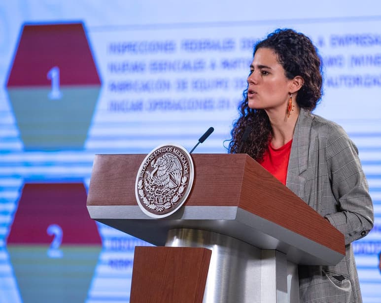 La secretaria del Trabajo, Luisa María Alcalde, señaló que en noviembre estará listo el nuevo modelo laboral que podrá funcionar en diez entidades. (EFE)