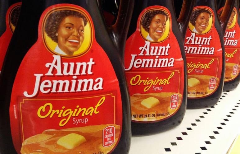 La marca dijo que está consciente del origen racial del nombre y logo de sus productos, por lo que buscarán cambiarlos (ESPECIAL)