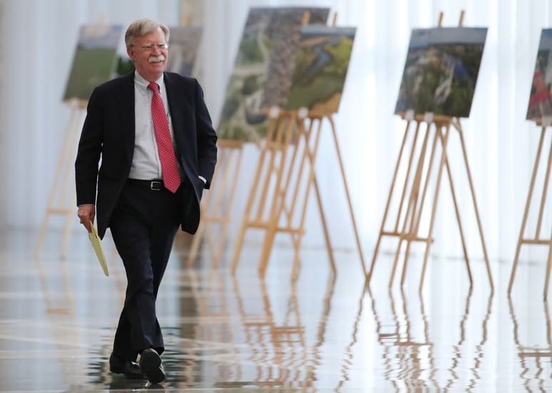 En la demanda, el Gobierno asevera que Bolton tuvo un cargo que 'le permitió ver información muy secreta'. (EFE)