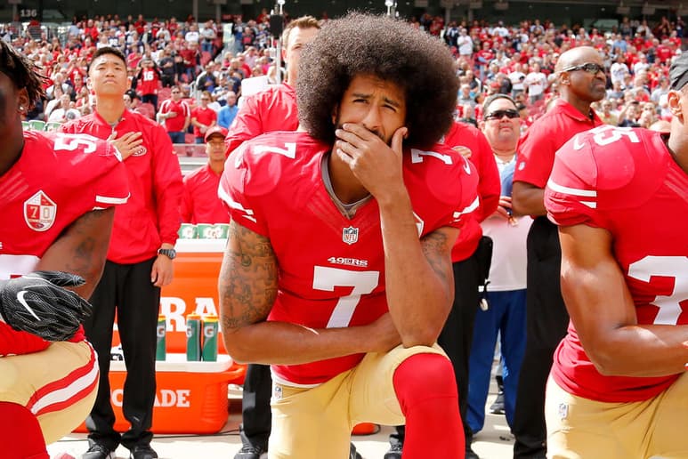 Colin Kaepernick no juega en la NFL desde 2016. (ARCHIVO)