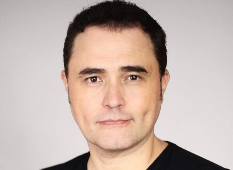 El actor gomezpalatino se encuentra muy contento de ser parte de la serie de Netflix que recién se estrenó. (ARCHIVO)