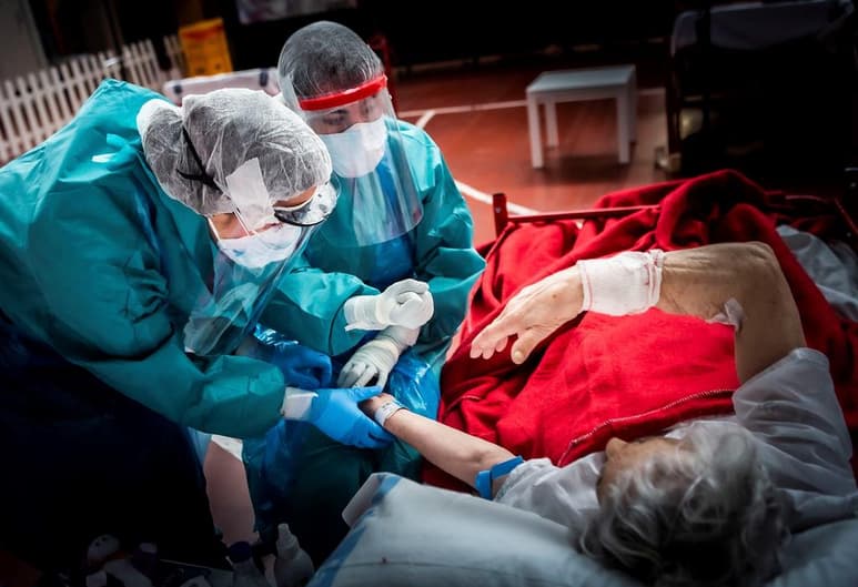 La cifra de muertes permanecía congelada desde hace 12 días, a la espera de que las comunidades autónomas validaran los casos de forma individualizada. (ARCHIVO)