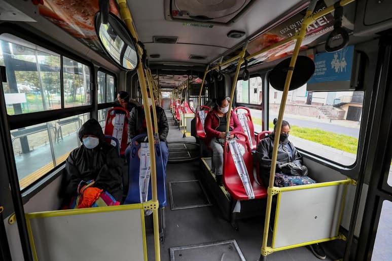 Ecuador reportó este viernes 4,156 fallecidos y 49,731 positivos por la COVID-19. (ARCHIVO)