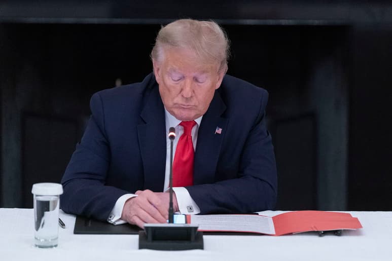 El fallo reciente del Supremo fue visto como una inesperada victoria para cientos de jóvenes inmigrantes, lo cual Trump quiere frenar.