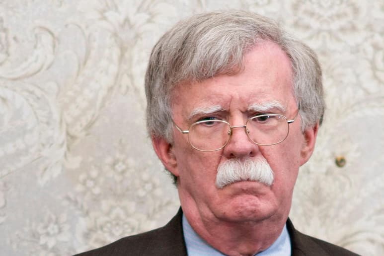 La decisión del juez Royce Lamberth es una victoria para Bolton en una causa que involucró el derecho constitucional a la libre expresión y razones de seguridad nacional. (ARCHIVO)