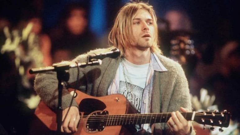 La guitarra que tocó Kurt Cobain en el disco MTV Unplugged in New York (1994) superó el viernes el millón de dólares en una subasta de Beverly Hills que aún sigue activa y podría llegar a los dos millones, según la casa Julien's. (ESPECIAL)