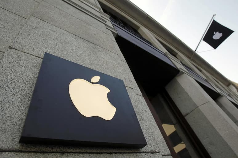 La Comisión Europea dio a conocer que ha abierto una investigación antimonopolio para evaluar si las reglas de Apple para desarrolladores de aplicaciones violan las reglas de competencia de la Unión Europea. (ARCHIVO) 