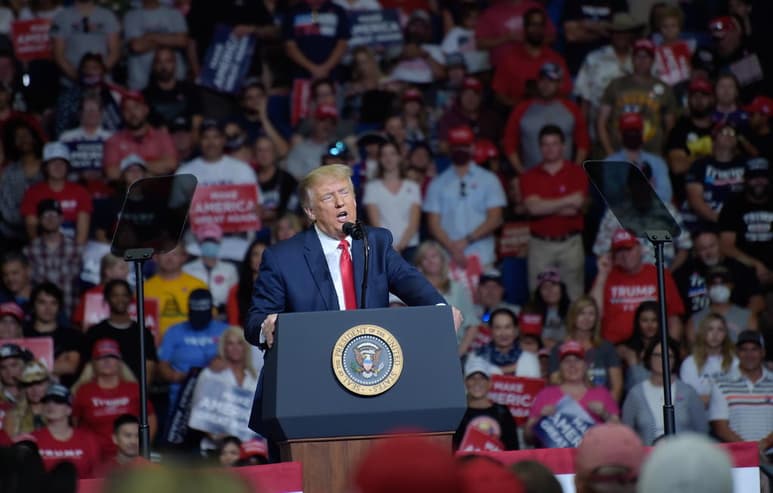 El anuncio del presidente estadounidense, Donald Trump, de que había instado a frenar el número de tests del coronavirus ha provocado estupefacción y críticas frontales en el país en un momento en el que los casos vuelven a repuntar. (ARCHIVO)