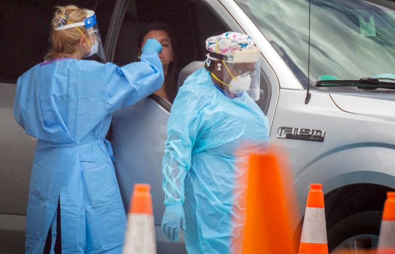 Funcionarios de salud de Florida informaron el lunes que más de 100,000 personas en el estado han sido diagnosticadas con coronavirus. (ARCHIVO)