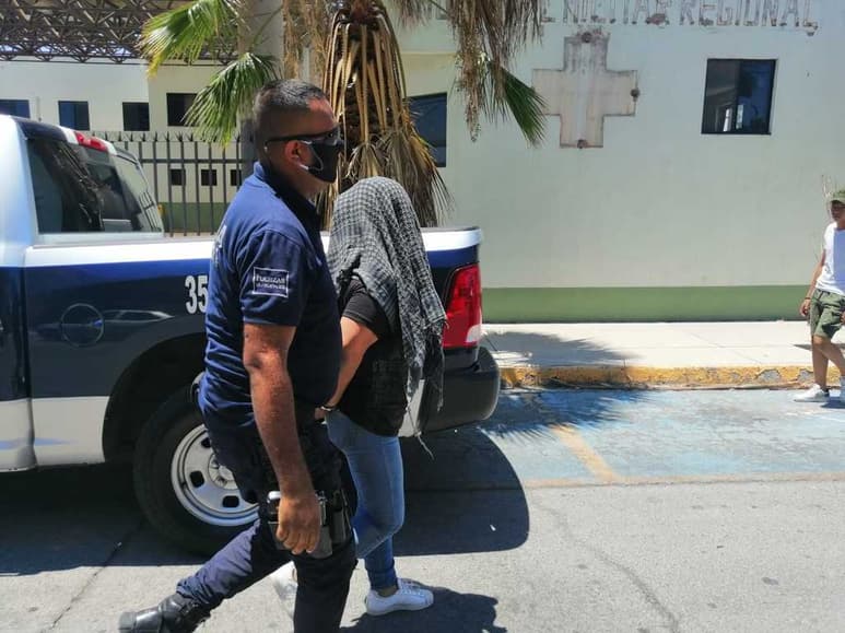 Un hombre y una mujer fueron sorprendidos en pleno acto y detenidos por agentes de la Policía Municipal. (EL SIGLO DE TORREÓN)
