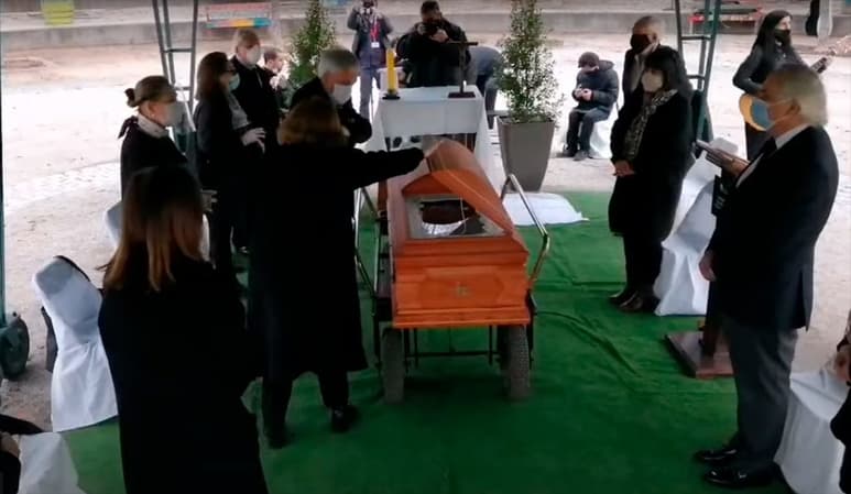 El funeral de Bernardino Piñera, tío del presidente Sebastián Piñera, ha desatado críticas por no seguir los protocolos de salud. (ESPECIAL)