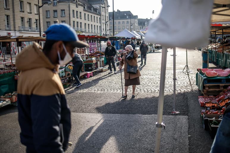 Francia registró 57 muertes en las últimas 24 horas ligadas al coronavirus, que suma ya 29,720 desde el inicio de la pandemia. (ARCHIVO)