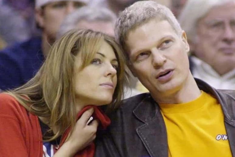 Pareja. Elizabeth Hurley y el fallecido productor tuvieron un romance que duró poco.