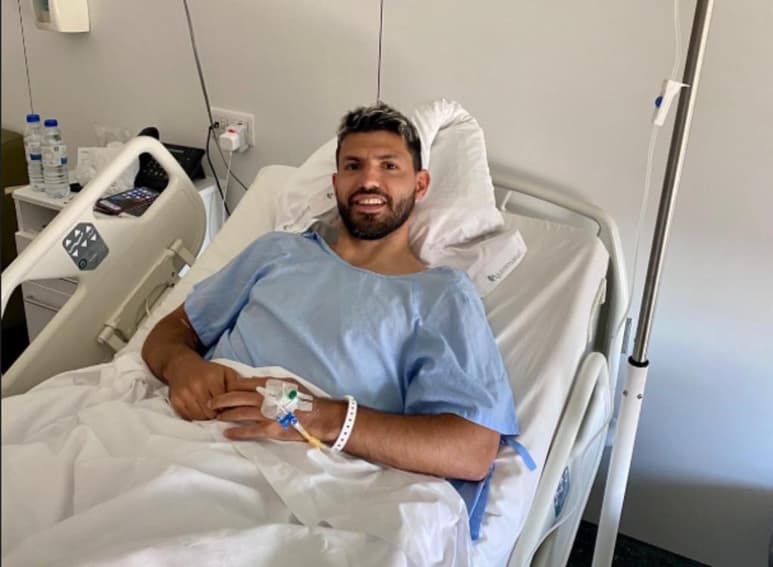 Agüero será sometido este jueves a una operación de la rodilla izquierda, en Barcelona. (ESPECIAL)