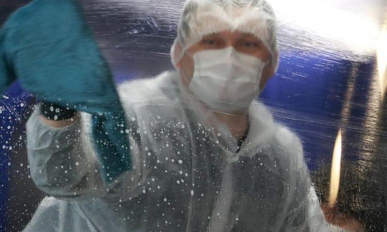De acuerdo a un estudio realizado en China, en una habitación individual con un paciente asintomático, dieron positivo al virus la barandilla de la cama, la almohada, las sábanas y la salida de aire (ESPECIAL)