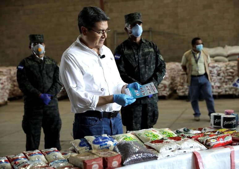 El presidente Juan Orlando Hernández está mejorando después que la víspera se le administró oxígeno, informaron el miércoles los médicos del Hospital Militar de Honduras. (ARCHIVO)