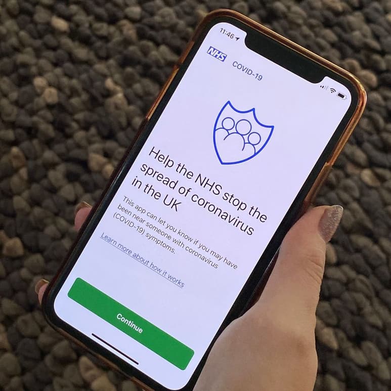 Johnson dijo que muchos 'se han sorprendido' por el 'éxito de la operación Test and Trace', un sistema de pruebas y rastreos de contagios. (ESPECIAL)