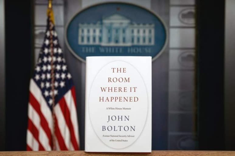 El libro de John Bolton, exasesor de seguridad nacional de Donald Trump, ofrece la imagen de un presidente que se deja influenciar por los líderes de Turquía y que ignora conceptos básicos de política exterior, como que Finlandia no es parte de Rusia. (ESPECIAL)