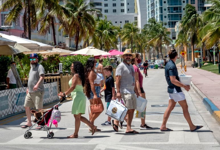 La pandemia de la COVID-19 echará a perder casi 150 millones de viajes durante los meses de julio a septiembre próximos en Estados Unidos, y los desplazamientos que se mantienen serán en el 97 % por carretera. (ARCHIVO) 