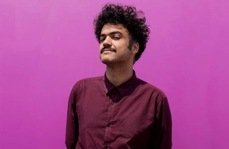 Alexandre Santiago Ferreira Peguero es un cantautor,
productor, ingeniero de sonido y músico independiente de pop/rock Dominicano. Estuvo nominado como “Mejor Nuevo Artista” en el año 2018 en los premios Latin Grammy. (ESPECIAL)