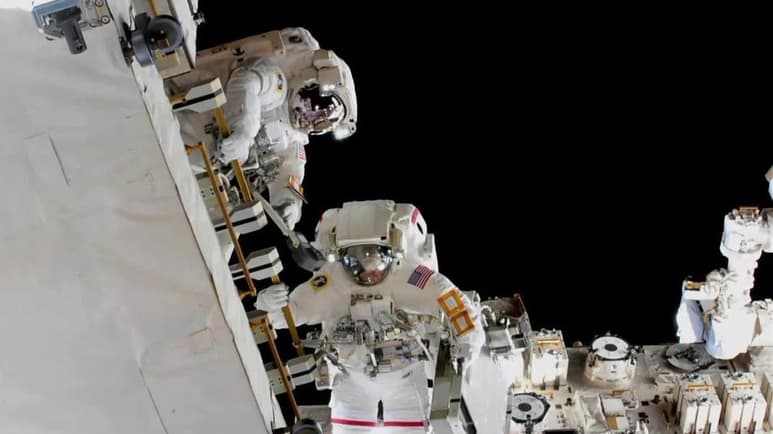 La corporación espacial rusa Energía ha firmado un contrato con la empresa estadounidense Space Adventures para el envío de dos turistas espaciales a la Estación Espacial Internacional (ISS) en 2023, uno de los cuales podrá realizar una caminata. (ARCHIVO)