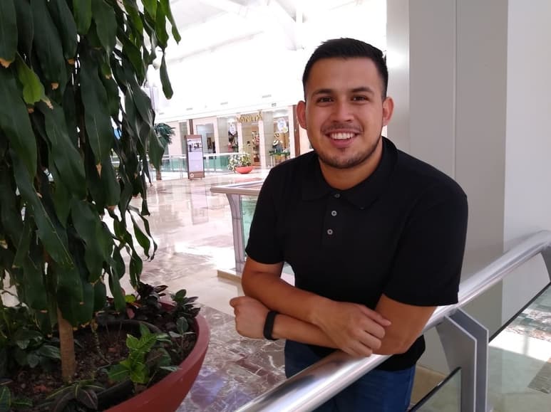 Juan acaba de terminar la licenciatura en Comunicación e Imagen Pública y entre sus planes está estudiar una maestría y un doctorado. También dice que le gustaría formar una familia. (CORTESÍA)
