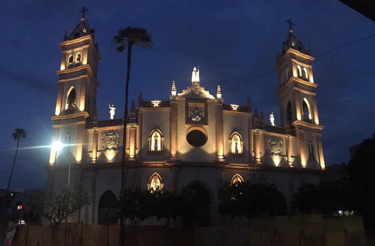 Las obras en la iluminación del exterior de la Iglesia del Perpetuo Socorro llevan un avande de más del 90 por ciento. (EL SIGLO DE TORREÓN)