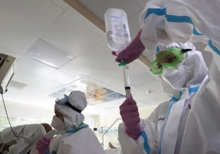 Se logró el compromiso de producir 250 millones de dosis de la vacuna contra el COVID-19. (AGENCIAS)