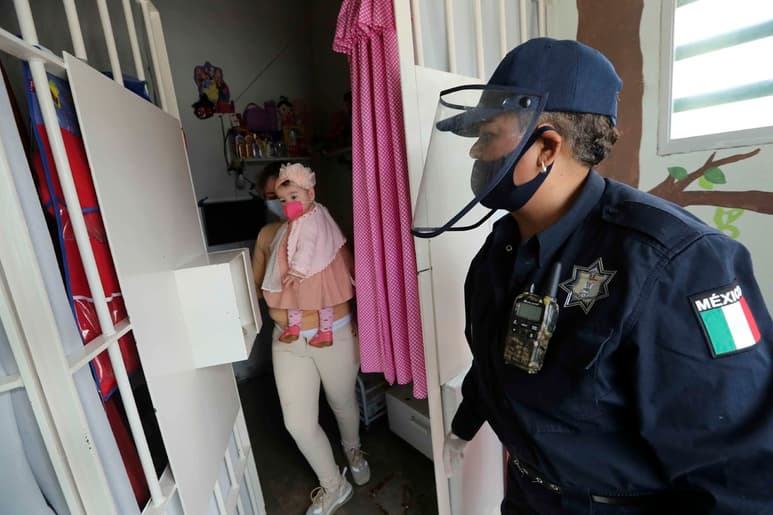 Las autoridades del reclusorio tuvieron que suspender las visitas familiares. (AGENCIAS)