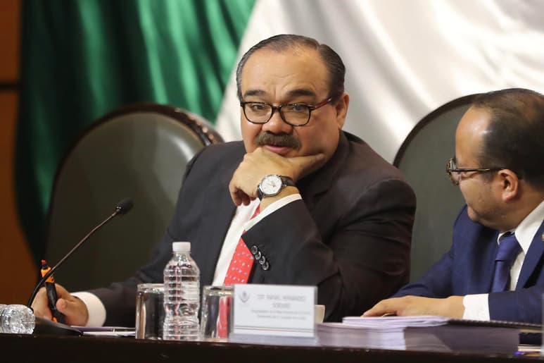El vicepresidente de la Mesa Directiva del Senado, Jorge Carlos Ramírez Marín, presentó una solicitud de licencia para el periodo extraordinario que se celebrará el 29 y el 30 de junio, con el fin de avanzar cinco legislaciones que deberán cumplir diversas disposiciones del Tratado Comercial entre México, Estados Unidos y Canadá (T-MEC). (ARCHIVO)