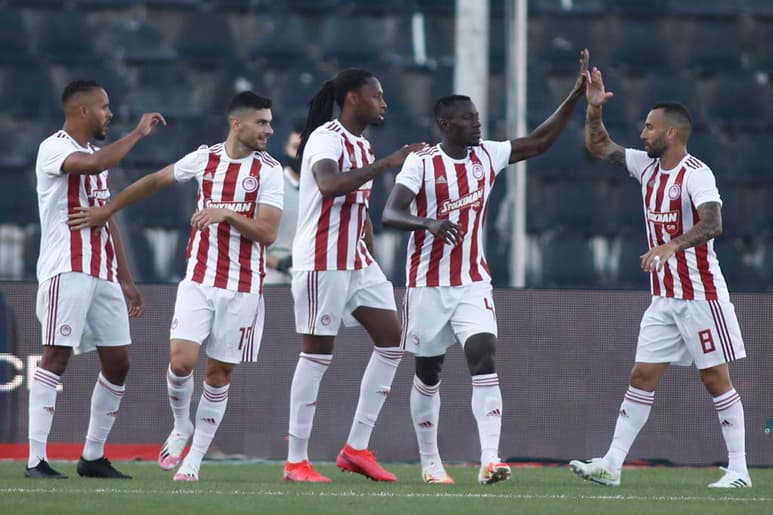 Tres temporadas después y con una superioridad evidente, el Olympiacos recuperó el trono de la Superliga de Grecia al proclamarse campeón con seis jornadas de antelación, tras batir a domicilio al AEK Atenas (1-2). (ARCHIVO)