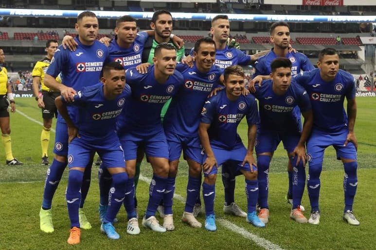 Este domingo Cruz Azul dio a conocer que de los ocho casos confirmados como positivos de coronavirus en la institución, tres son jugadores, y el resto 'miembros del staff'. (ARCHIVO)