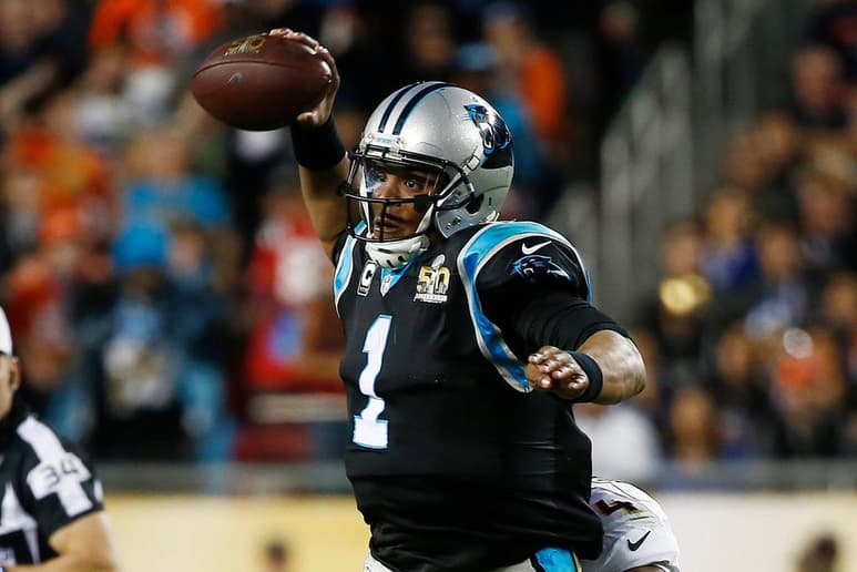 El exquarterback de los Panthers de Carolina y ganador del Premio al Jugador Más Valioso, Cam Newton, firmó un acuerdo con los Patriots de Nueva Inglaterra, según reportes de la prensa estadounidense. (ARCHIVO)
