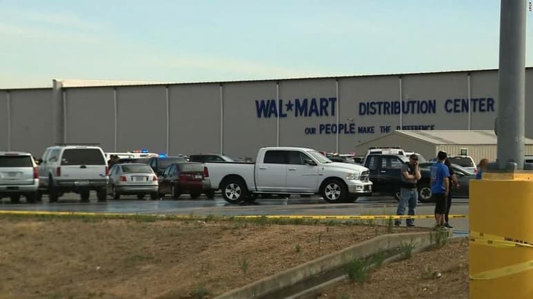 El tiroteo en el centro de distribución de Walmart fue iniciado por un exempleado de la empresa. (EFE)
