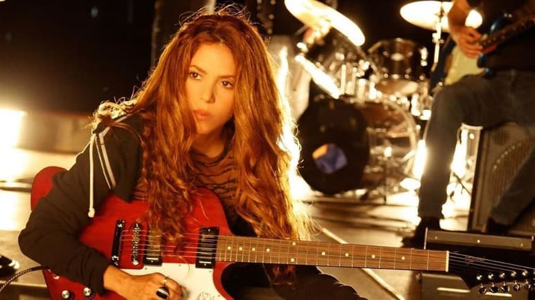 La cantante Shakira interpretó durante el evento el tema Sale el sol.
