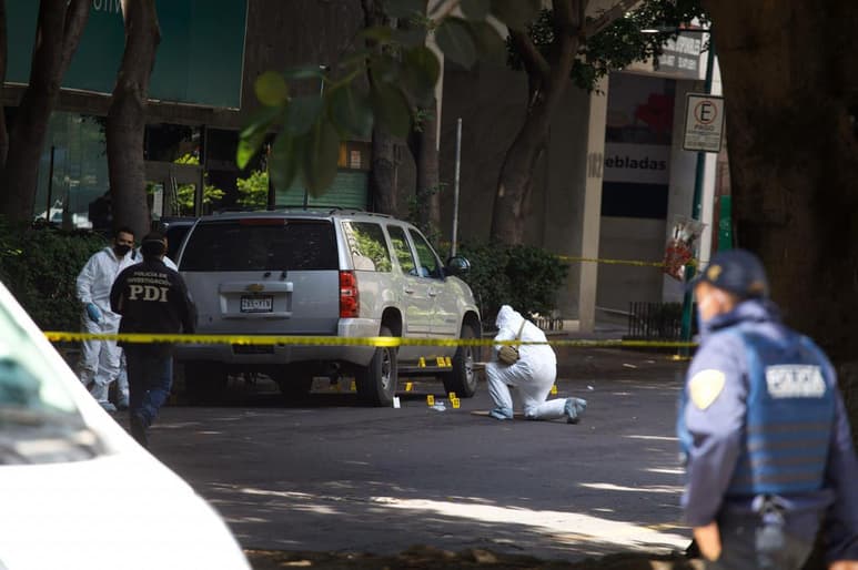 La Fiscalía General de Justicia de la Ciudad de México informó que se les imputó su probable participación en los delitos de homicidio, homicidio en grado de tentativa y portación de arma de fuego de uso exclusivo de las fuerzas armadas.
(ARCHIVO)