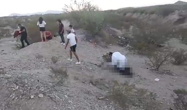 Hasta el lugar acudieron paramédicos De la Cruz Roja, quienes localizaron sin vida a uno y con heridas graves a los otros dos jóvenes, a quienes trasladaron a un hospital de la localidad para su atención médica, ingresando con un estado de salud delicado.
(EL SIGLO DE TORREÓN)