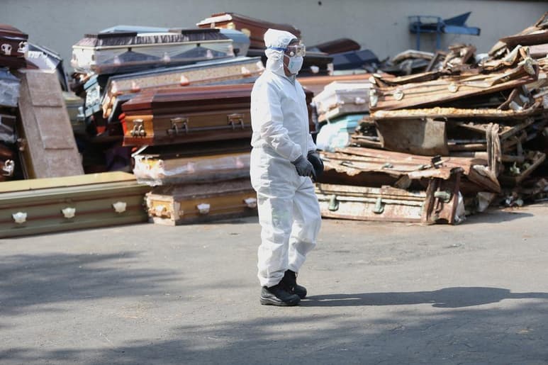 Tras cuatro meses de la llegada de la enfermedad, México acumula más de 216,000 casos y 26,648 muertos confirmados por la COVID-19 con casi la mitad del país en el nivel de 'máximo riesgo'.
(ARCHIVO)