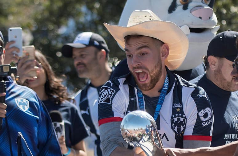 Vincent Janssen es el nuevo caso de COVID-19. (ARCHIVO)